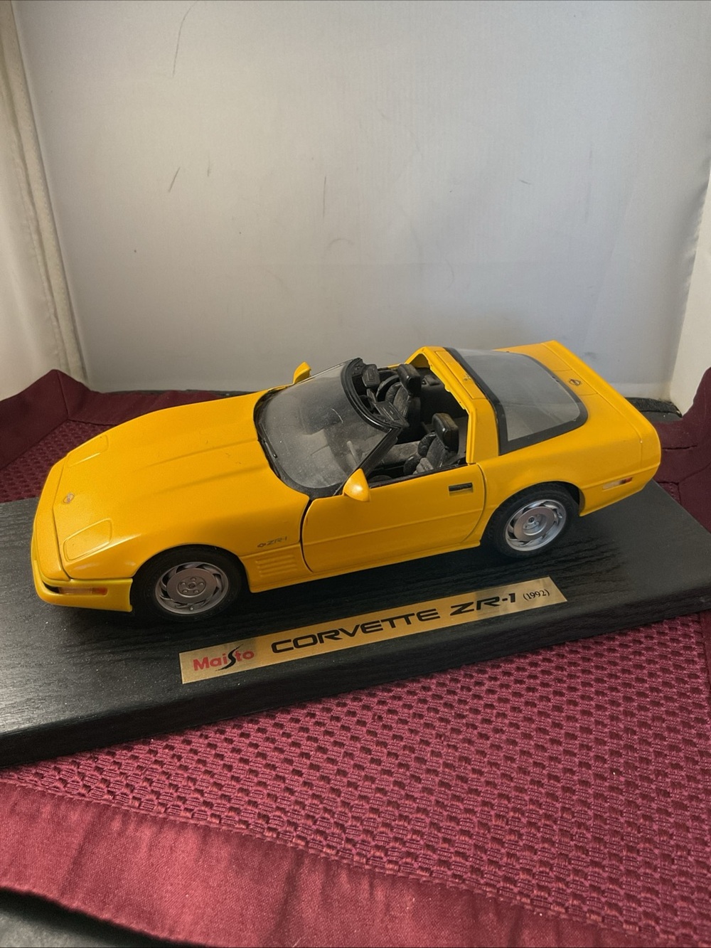 Maisto Yellow Corvette ZR-1 Die-Cast Model Car